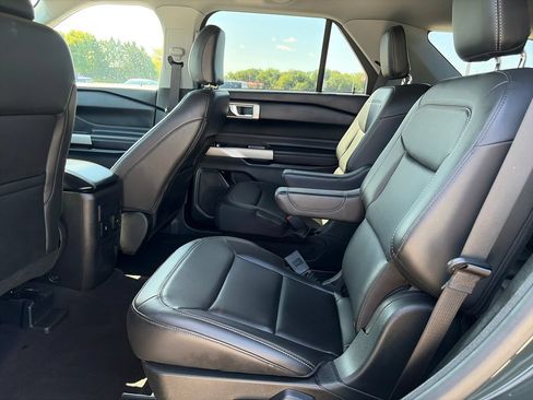 Used 2024 Ford Explorer XLT w/ Equipment Group 202A AWD/4WD image 29