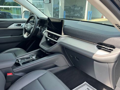 Used 2025 Ford Explorer Active w/ Active Comfort Package image 10