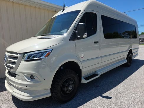 Used 2024 Mercedes-Benz Sprinter 3500 image 17