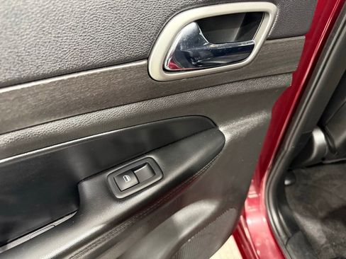 Used 2018 Jeep Grand Cherokee Altitude image 20