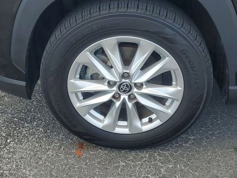 Used 2022 Toyota Corolla Cross LE image 4