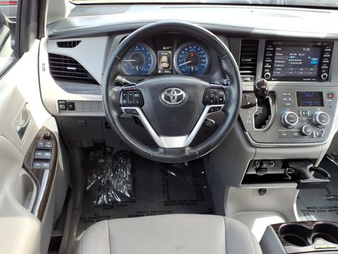 Certified 2020 Toyota Sienna XLE image 7