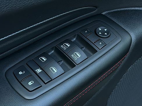 Used 2025 Dodge Durango GT AWD/4WD image 23