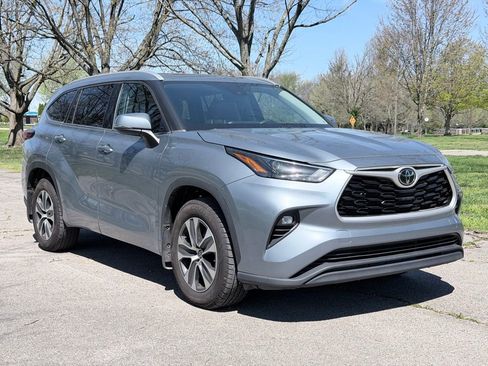 Used 2022 Toyota Highlander XLE image 37