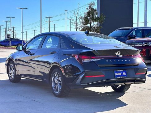 Used 2024 Hyundai Elantra SEL image 5