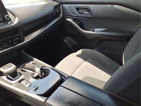 Used 2024 Nissan Rogue S FWD image 11