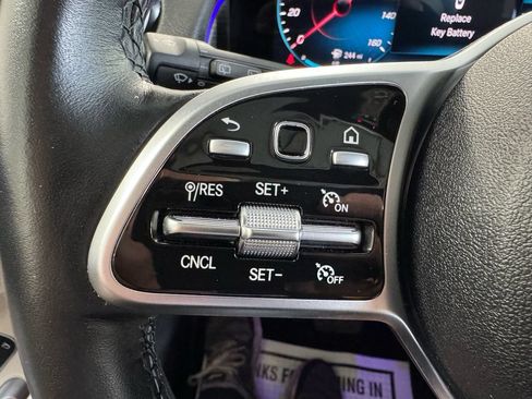 Used 2022 Mercedes-Benz GLB 250 4MATIC w/ Premium Package Lite image 36