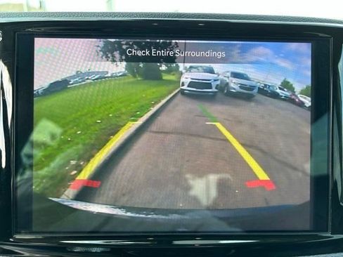 Used 2024 Chrysler Pacifica Limited FWD image 31