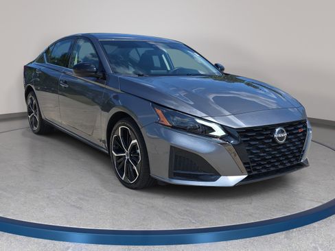 Used 2024 Nissan Altima 2.5 SR AWD/4WD image 4