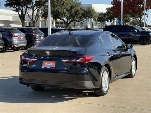 Used 2025 Toyota Camry LE image 4