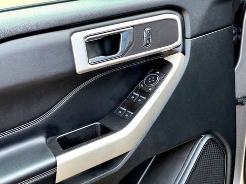 Certified 2021 Ford Explorer XLT image 9