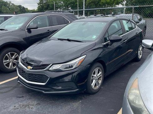 Used 2017 Chevrolet Cruze LT w/ Convenience Package FWD image 1