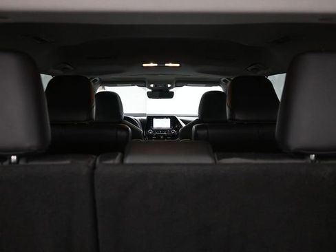 Used 2021 Toyota Highlander XLE FWD image 37