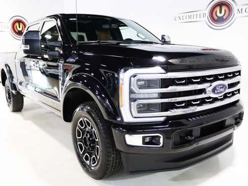 Used 2023 Ford F250 Platinum w/ FX4 Off-Road Package AWD/4WD image 32