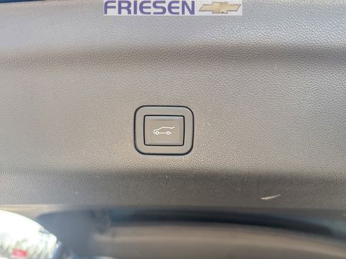 Used 2025 Chevrolet Suburban Premier image 26