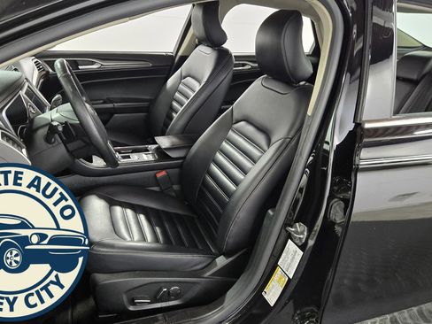 Used 2019 Ford Fusion SEL image 23