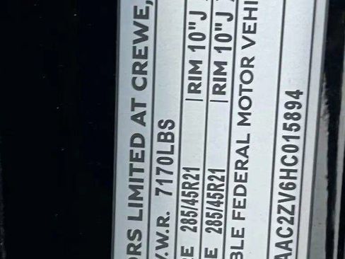 Used 2017 Bentley Bentayga image 30