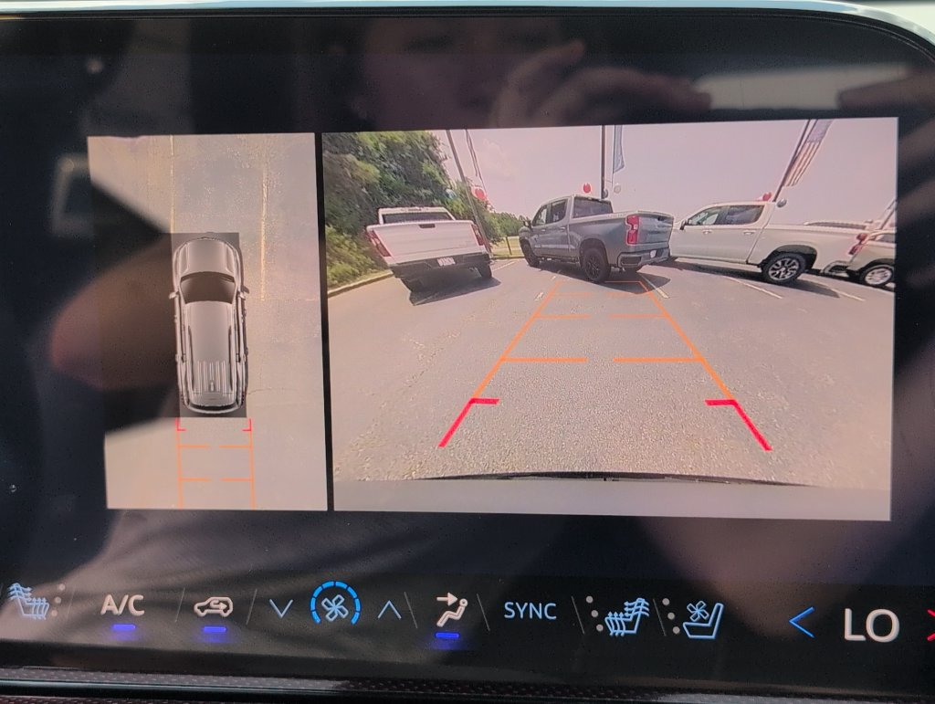 New 2026 Chevrolet Traverse RS w/ LPO, Floor Liner Package FWD image 19
