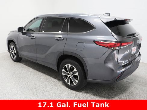 Used 2020 Toyota Highlander XLE image 9