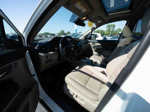 Used 2022 Honda Pilot Touring image 8
