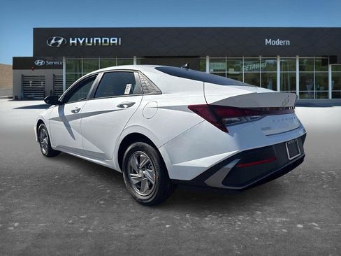 New 2026 Hyundai Elantra SE image 4