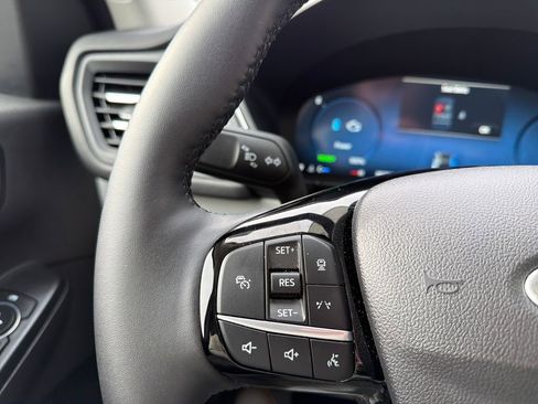 Used 2025 Ford Escape Platinum image 43