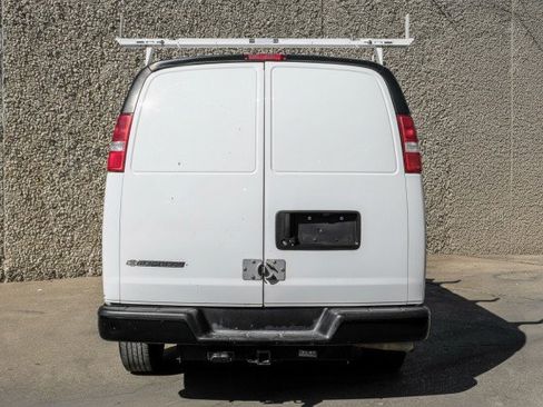 Used 2020 Chevrolet Express 3500 w/ Driver Convenience Package RWD image 9