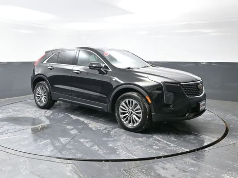Used 2025 Cadillac XT4 Premium Luxury image 5