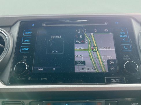 Used 2017 Toyota Tacoma TRD Sport image 19