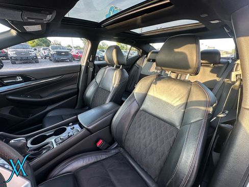 Used 2021 Nissan Maxima SR w/ Sport Mat Group FWD image 16