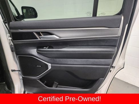 Certified 2025 Jeep Wagoneer Series II w/ 8-Passenger Seating Package AWD/4WD image 32