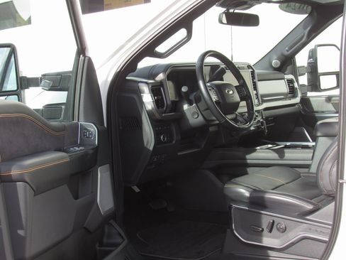 Used 2024 Ford F450 Platinum w/ FX4 Off-Road Package image 15