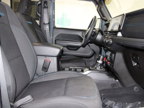 Used 2025 Jeep Wrangler Unlimited Rubicon 4xe w/ Convenience Group AWD/4WD image 26