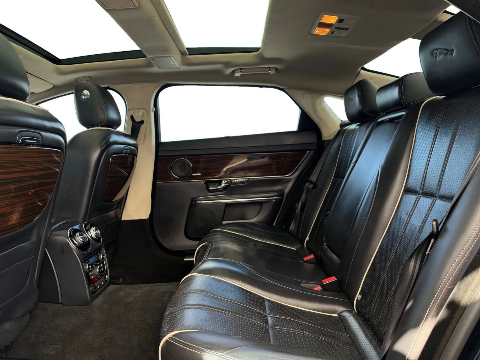 Used 2011 Jaguar XJ L RWD image 16