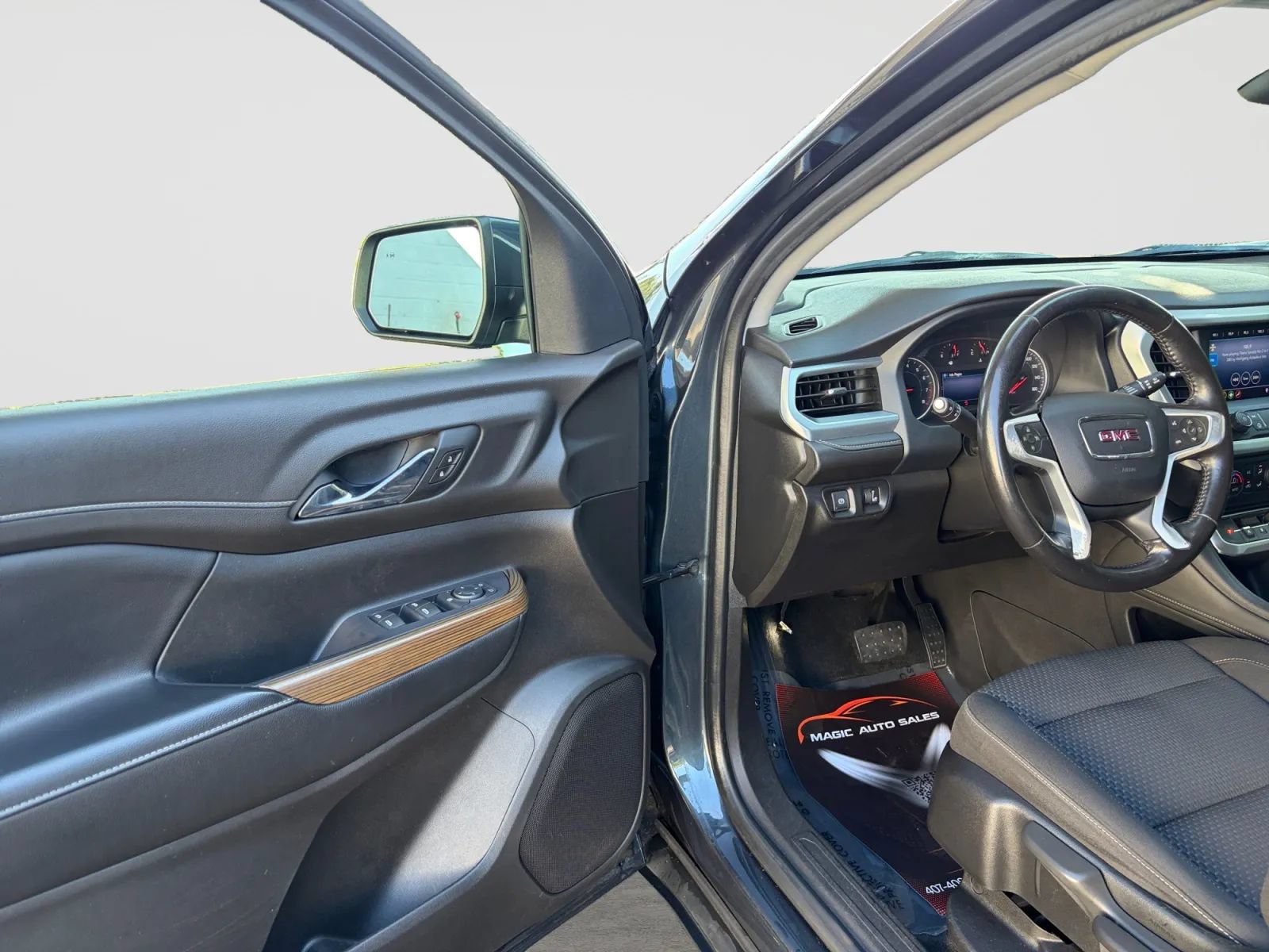 Used 2020 GMC Acadia SLE AWD/4WD image 11