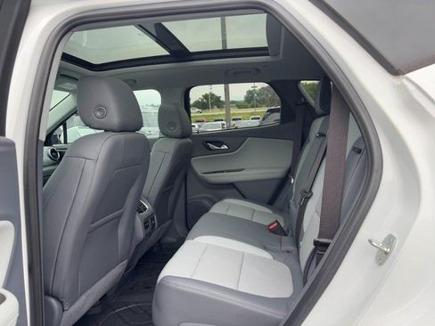 Used 2020 Chevrolet Blazer LT w/ Sound & Technology Package FWD image 10