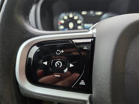 Used 2020 Volvo XC90 T8 Momentum w/ Protection Package image 31