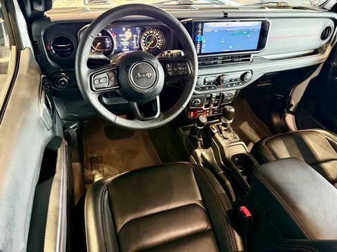 Used 2024 Jeep Wrangler Unlimited Rubicon AWD/4WD image 14