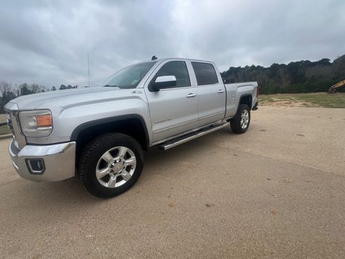 Used 2015 GMC Sierra 2500 SLT w/ Suspension Package, Off-Road image 5