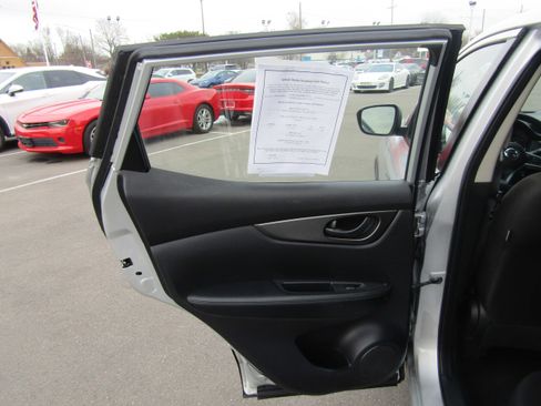 Used 2021 Nissan Rogue Sport S image 10