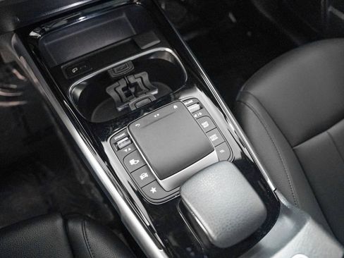 Certified 2022 Mercedes-Benz GLB 250 image 19