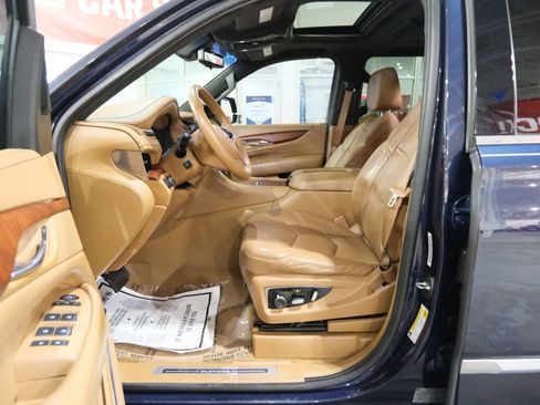 Used 2017 Cadillac Escalade Platinum image 17