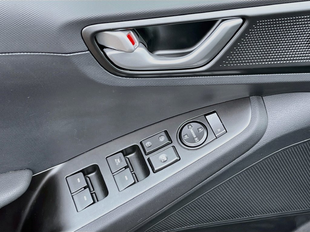 Used 2020 Hyundai Ioniq SE FWD image 17