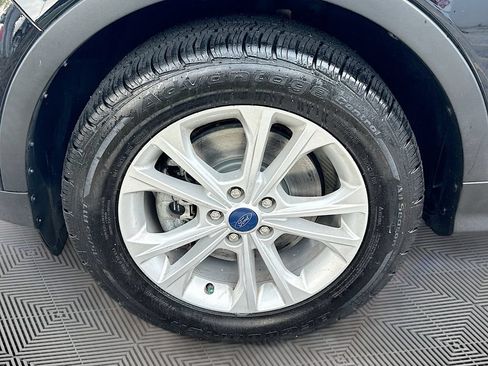 Used 2018 Ford Escape SE w/ SE Sync 3 Package AWD/4WD image 32
