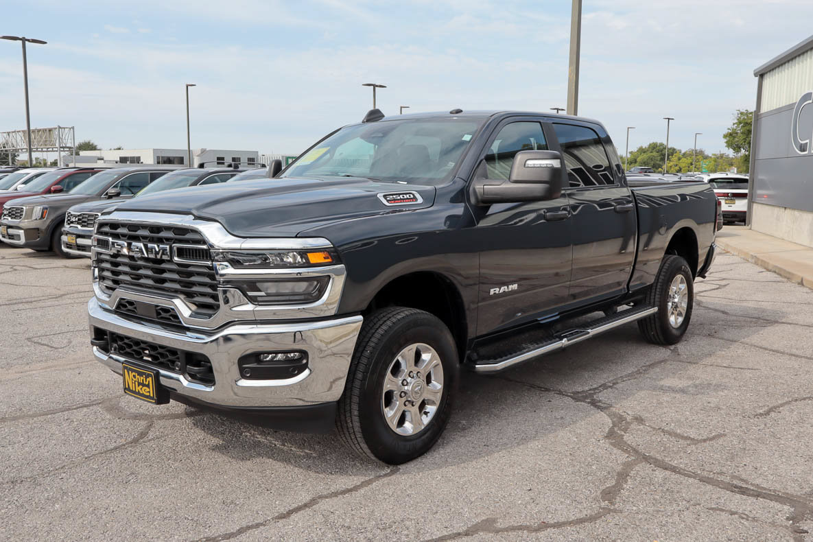 Used 2026 RAM 2500 Big Horn AWD/4WD image 3