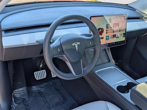 Used 2025 Tesla Model Y Performance image 10