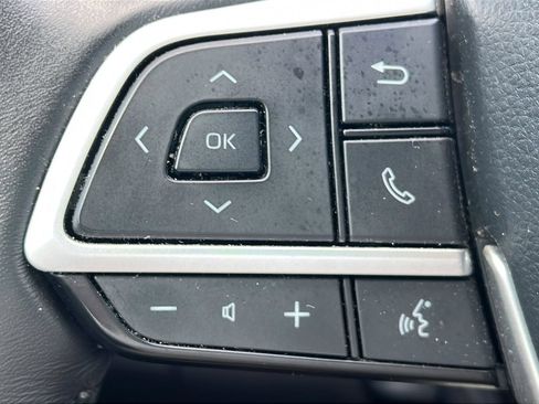 Used 2023 Toyota Highlander XLE FWD image 24