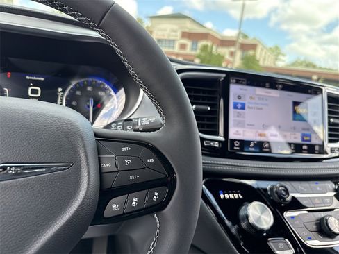 New 2026 Chrysler Pacifica Limited w/ S Appearance Package image 15