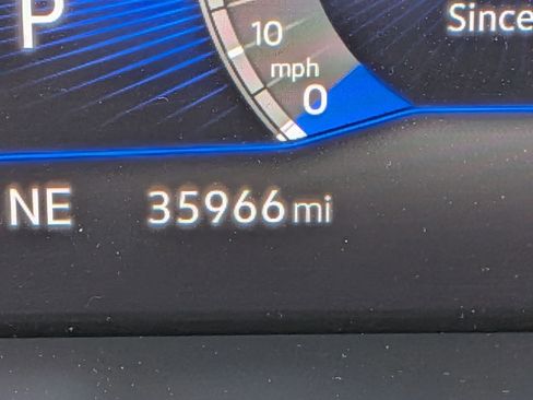 Used 2023 Volkswagen Tiguan SE w/ Panoramic Sunroof Package image 21