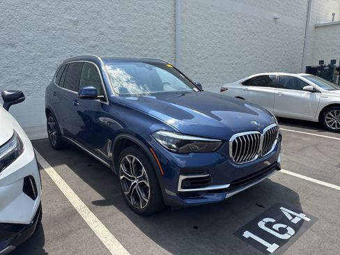 Used 2023 BMW X5 xDrive40i w/ Premium Package AWD/4WD image 3